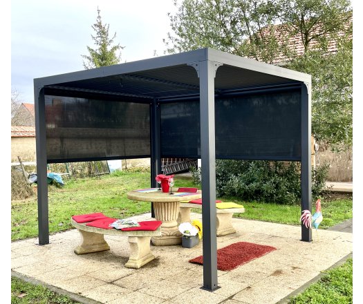 Pergola bioclimatique Aluminium  avec rideau manuel coloris gris pour côté 3 m et rideau manuel coloris gris pour côté 2,40 m, coloris gris anthracite, 2.40 x 3.00 m, 7.2m²