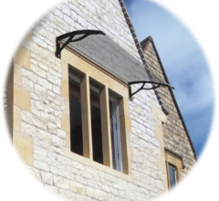 Marquise de porte et fenêtre 80 x 120 cm / support mural plastique / polycarbonate alvéolaire double peau 4 mm